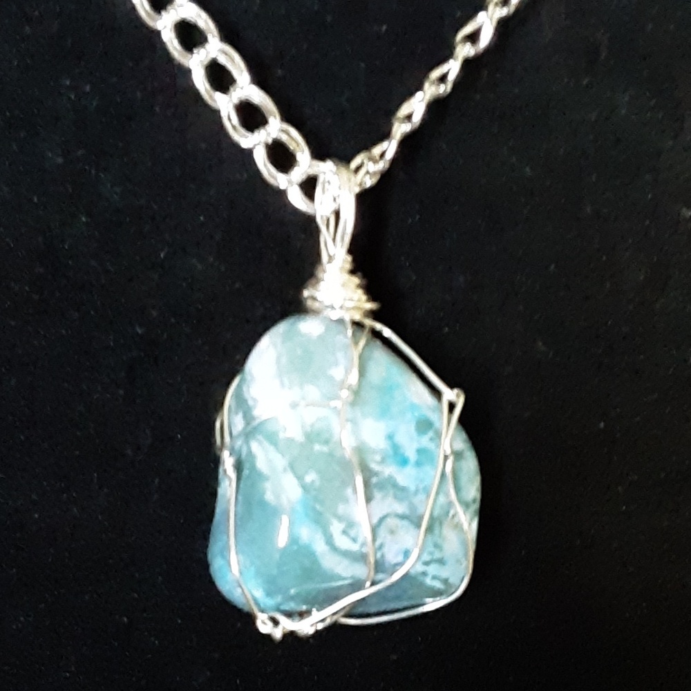 Blue jade wire wrapped pendant and necklace - Picture 2 of 4